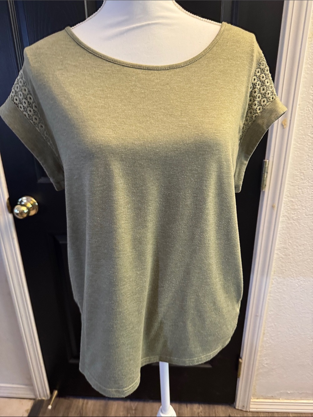 Lace-Trim Olive Green Short Sleeve Women's Tee